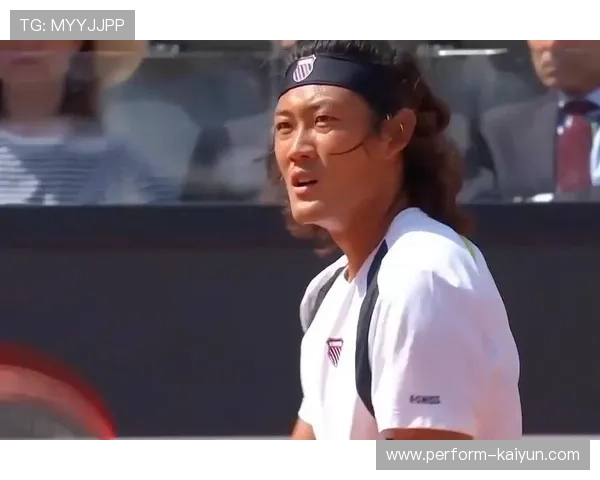 被队友羞辱多年却始终坚持奋战的足球明星如何打破困境迎来逆袭