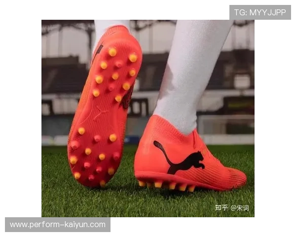 足球比赛中球星脚下的传奇球鞋展现与技术风采解析
